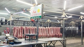 Chợ, siêu thị ở TPHCM ế ẩm khi hoạt động trở lại
