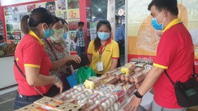 TPHCM hỗ trợ doanh nghiệp ký kết đơn hàng trực tuyến 