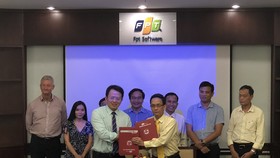 Đại diện FPT và hãng Taxi Tiên Sa ký kết hợp tác đào tạo tiếng Anh cho lái xe taxi