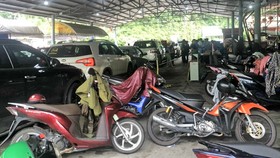 Xe cộ từ các tỉnh phía Nam ùn ùn đổ về Lâm Đồng