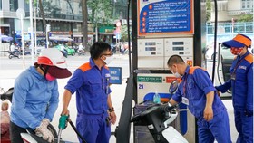 Chiều nay 27-4, giá các loại xăng, dầu tăng nhẹ