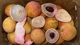 Vải thiều Việt Nam bán giá 105.000-120.000 đồng/kg tại Singapore