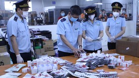 Bắt lô hàng hơn 60.000 viên thuốc điều trị Covid-19