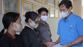 Thành lập 12 đoàn kiểm tra việc hỗ trợ gạo và tiền cho người lao động khó khăn