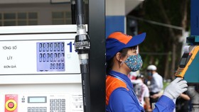 Giá xăng dầu chiều nay tăng “sốc“