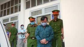 Trần Hoàng Khôi, nguyên Phó Chủ tịch UBND TP Phan Thiết được đưa về nơi giam giữ.