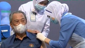 Malaysian Prime Minister Muhyiddin Yassin received the first shot of COVID-19 vaccine on February 24 (Photo from the Malaysian PM's Facebook page)