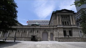 Quang cảnh bên ngoài trụ sở Ngân hàng trung ương Nhật Bản (BOJ) tại Tokyo, Nhật Bản. Ảnh: AFP/ TTXVN
