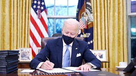 Ông Biden bắt đầu hiện thực hóa cam kết