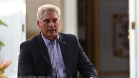 Ông Miguel Díaz-Canel Bermúdez phát biểu tại một diễn đàn ở Caracas. Ảnh: AFP/TTXVN