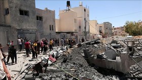 Cảnh đổ nát sau loạt không kích của Israel xuống Dải Gaza ngày 15-5-2021. Ảnh: THX/TTXVN