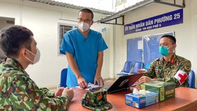 Sự sống từ những ngày mưa bão - Hai màu áo xanh
