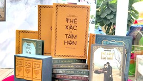 Những cuộc so tài về hình thức xuất bản phẩm