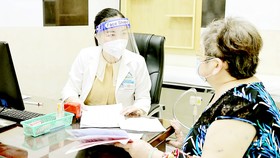 Người dân khám bệnh tại Bệnh viện Da liễu TPHCM. Ảnh: THÀNH SƠN