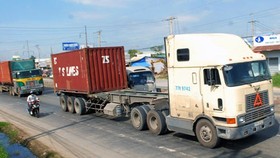 Giá xăng dầu tăng, doanh nghiệp thêm khó