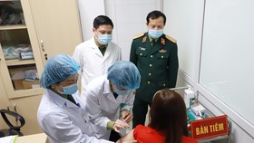 Hà Nội bắt đầu tiêm thử nghiệm giai đoạn 2 vaccine Nano Covax