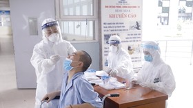 Chuyên gia dịch tễ lý giải vì sao cả nước chưa giãn cách xã hội