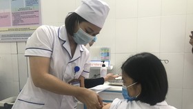 Sau 2 ca sốc phản vệ, Bộ Y tế yêu cầu bệnh viện đảm bảo an toàn tiêm chủng vaccine Covid-19