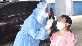 Ngày 9-12, số mắc Covid-19 vượt mốc 15.000 ca/ngày, thêm 256 ca tử vong