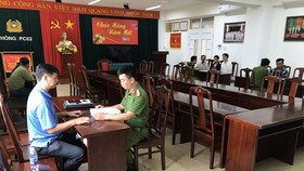 Công an đấu tranh với các đối tượng cá độ