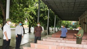 Lãnh đạo tỉnh Hà Tĩnh và ngành chức năng kiểm tra, bàn phương án cấp bách phòng, chống dịch trên địa bàn huyện Lộc Hà
