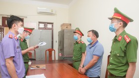 Cơ quan chức năng thi hành lệnh bắt bị can để tạm giam đối với Nguyễn Anh Tuấn