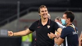 HLV Julen Lopetegui ở lại Sevilla đến mùa hè năm 2024.