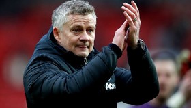 HLV Ole Gunnar Solskjaer không thể giấu được vẻ hài lòng. Ảnh: Getty Images
