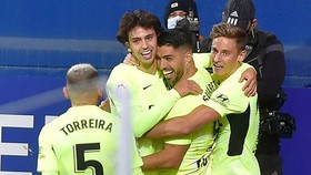 Luis Suarez tiếp tục truyền cảm hứng trong màu áo mới.
