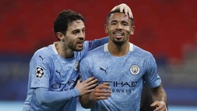Bernardo Silva và Gabriel Jesus tỏa sáng giúp Man.City tạo lợi thế lớn. Ảnh: Getty Images