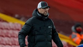 HLV Jurgen Klopp bất lực chứng kiến đà trược dốc không phanh của Liverpool. Ảnh: Getty Images