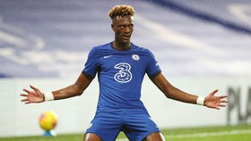Tammy Abraham cần phải nỗ lực nhiều để tìm đường trở lại đội hình. Ảnh: Getty Images