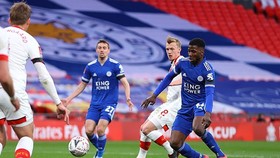 Kelechi Iheanacho sắm vai người hùng giúp Leicester có cơ hội lịch sử. Ảnh: Getty Images