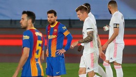 Chính phủ Tây Ban Nha hy vọng Real Madrid, Barcelona thay đổi quyết định.