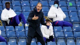 HLV Thomas Tuchel quyết liệt trong chỉ đạo ở bán kết lượt về. Ảnh: Getty Images