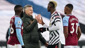 HLV Ole Gunnar Solskjaer hài lòng khi vừa ngăn Man.City vô địch sớm vừa đảm bảo tốp 4. Ảnh: Getty Images