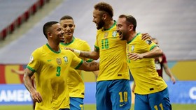 Neymar và đồng đội đã có chiến thắng dễ dàng trong ngày khai mạc.