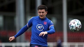 Harry Maguire khá sẵn sàng trên sân tập cùng tuyển Anh.