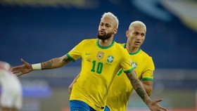 Neymar tiếp tục ghi bàn giúp Brazil thắng lớn trận thứ 2.