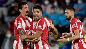 Luis Suarez tiếp tục chứng tỏ vai trò quan trọng bằng các bàn thắng.