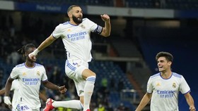 Karim Benzema trở thành chân sút thứ 4 của Real chạm cột mốc 200 bàn tại La Liga.