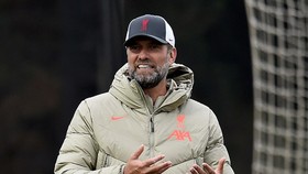 HLV Jurgen Klopp kêu gọi cải thiện năng lực phòng ngự để tránh rắc rối trước Porto.