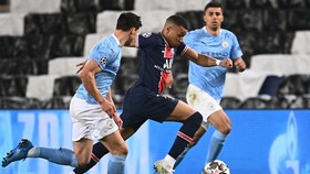 Man.City đã thành công ngăn cản Kylian Mbappe ở mùa qua. Ảnh: Getty Images