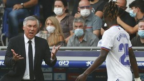 HLV Carlo Ancelotti và Real chưa thể tìm lại cảm giác chiến thắng sau thất bại tại Espanyol.