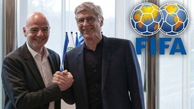 Chủ tịch FIFA, Gianni Infantino (trái) và Giám đốc phát triển bóng đá toàn cầu Arsene Wenger đang thúc đẩy kế hoạch.