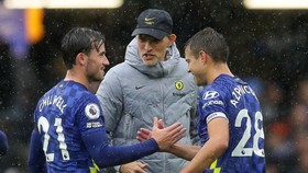 HLV Thomas Tuchel nhắc nhở và duy trì sự tập trung cho các học trò. Ảnh: Getty Images