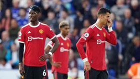 Paul Pogba và Cristiano Ronaldo không giấu được sự thất vọng. Ảnh: Getty Images