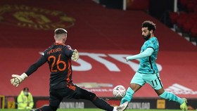 Mohamed Salah ghi bàn tại Old Trafford mùa qua. Ảnh: Getty Images