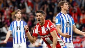 Luis Suarez bùng nổ với cú đúp để giúp Atletico giành lại 1 điểm trên sân nhà.