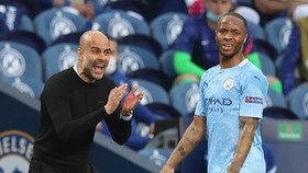HLV Pep Guardiola và Raheem Sterling thật sự đã có vấn đề từ nửa cuối mùa qua.